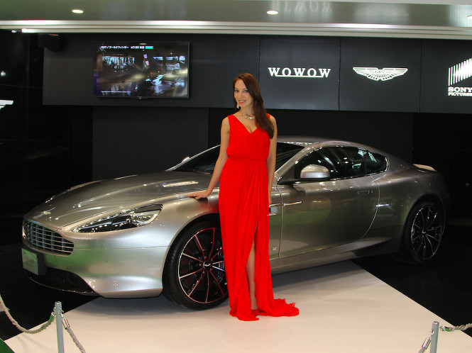 Bond Girl Draws Attention in Tokyo Bond Girl Draws Attention in Tokyo