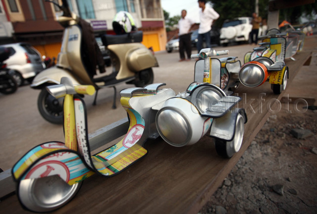 Membuat Kerajinan Vespa | miniatur vespa dari kaleng bekas Membuat Kerajinan Vespa | miniatur vespa dari kaleng bekas