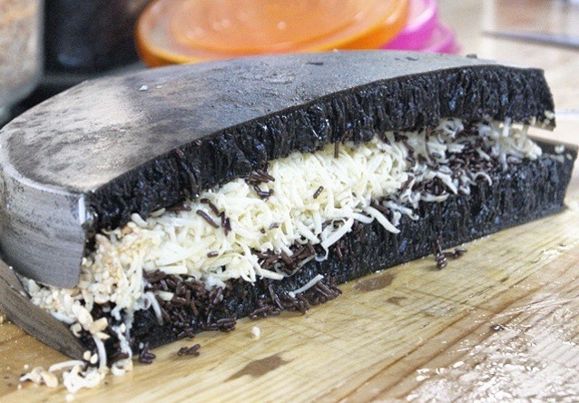 Mau Cicip Martabak Hitam Enak di Jakarta? Mampirlah ke Tempat Ini!