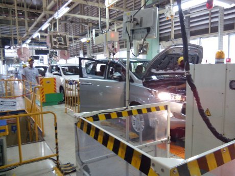 Produksi Toyota Innova Pakai 80 Robot Baru
