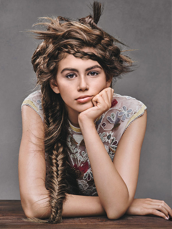 Pesona Kaia Gerber, Putri Cindy Crawford yang Mewarisi Kecantikan Ibunya Pesona Kaia Gerber, Putri Cindy Crawford yang Mewarisi Kecantikan Ibunya