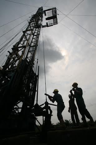 Harga Minyak Turun Tajam ke Bawah US$ 35/Barel Harga Minyak Turun Tajam ke Bawah US$ 35/Barel