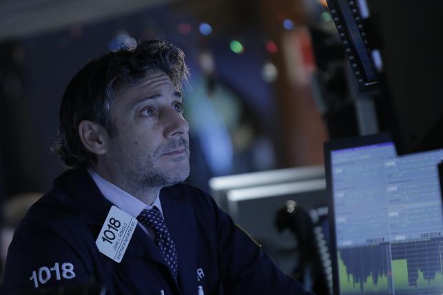 Wall Street Anjlok 1% Lebih Wall Street Anjlok 1% Lebih