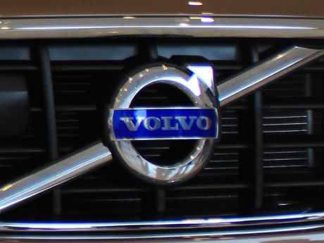 Harga Mahal, Indomobil Berat Jualan Volvo