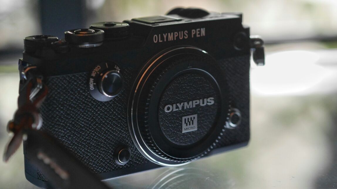 Olympus PEN-F - Rp 14 juta