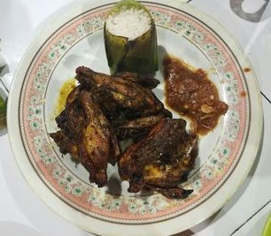 Nasi Uduk Kebon Kacang Puas Hati Ibu Tati