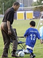Obama Kenang Main Bola di Jakarta Obama Kenang Main Bola di Jakarta