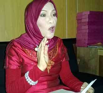 Dorce Gamalama Kecewa! Dorce Gamalama Kecewa!