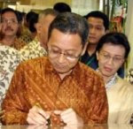 Melayat, Boediono Imbau Generasi Muda Teladani Sunarti Melayat, Boediono Imbau Generasi Muda Teladani Sunarti