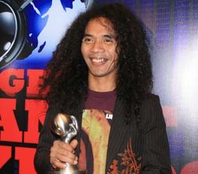 Digosipin Cerai, Kaka \Slank\ Boyong Anak & Istri Digosipin Cerai, Kaka \Slank\ Boyong Anak & Istri