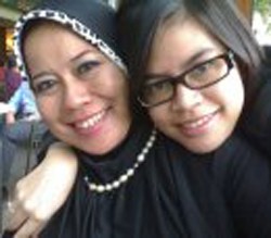 Gisca Berusaha Peluk Dewi Yull Sebelum Meninggal Gisca Berusaha Peluk Dewi Yull Sebelum Meninggal
