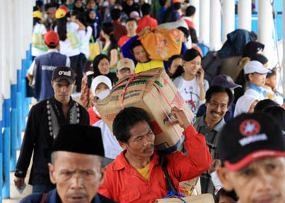 Jumlah Penyeberang di Pelabuhan Merak Melonjak Hingga 5 Kali Lipat Jumlah Penyeberang di Pelabuhan Merak Melonjak Hingga 5 Kali Lipat
