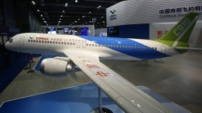 China Luncurkan Pesawat C919 Untuk Saingi Airbus dan Boeing China Luncurkan Pesawat C919 Untuk Saingi Airbus dan Boeing