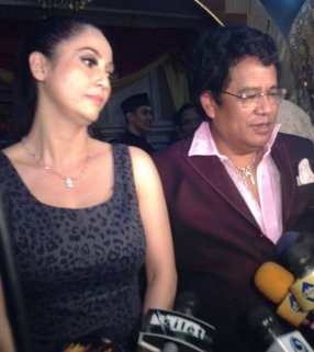 Hotman Paris Ngaku Happy Gandeng Meriam Bellina Hotman Paris Ngaku Happy Gandeng Meriam Bellina
