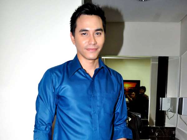Darius Berkemeja Biru Darius Berkemeja Biru