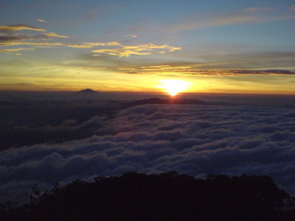 http://images.detik.com/customthumb/2011/08/18/1026/travel_sunrise.jpg?w=600