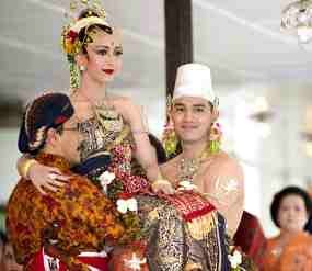5 Kereta Kuda Siap Antar Pengantin Keraton Yogya 5 Kereta Kuda Siap Antar Pengantin Keraton Yogya