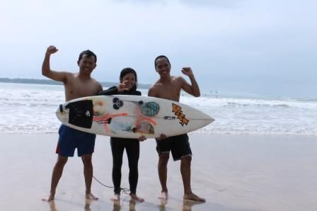 Download this Kami Sudah Bertekad Akan Mencoba Belajar Surfing Pantai Lagundri picture