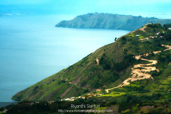 Pemandangan Danau Toba Saat Sore di Hutaginjang