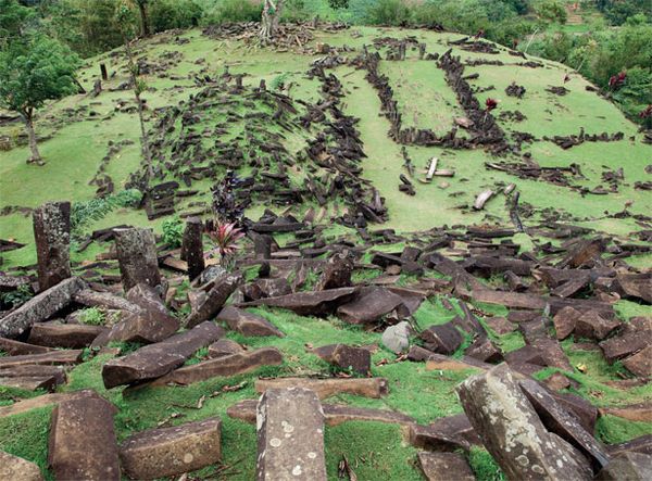 Situs Gunungpadang (warisanindonesia.com)