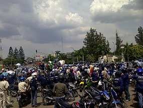 Lawan Apindo, Belasan Ribu Buruh Demo di Cikarang Lawan Apindo, Belasan Ribu Buruh Demo di Cikarang