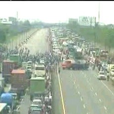 Terjadi Sweeping Karyawan untuk Ikut Demo di Kawasan EJIP Cikarang Terjadi Sweeping Karyawan untuk Ikut Demo di Kawasan EJIP Cikarang