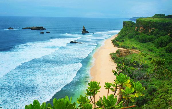 Keindahan suasana Pantai Buyutan