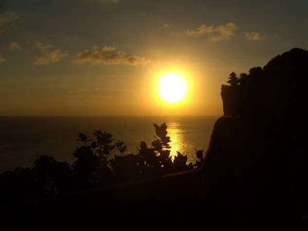 sunset di uluwatu (foto oleh Jundys/d'traveler)