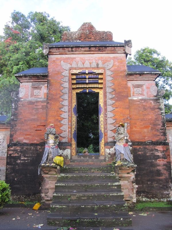 Pura Lingsar1