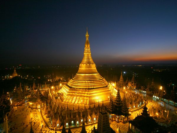 Shwedagon Pagoda (shwedarling.com)