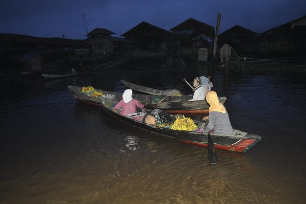 Kegiatan jual beli dimulai dari subuh