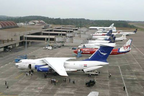 Bandara Juanda (Sumber: blog.rumah.com)