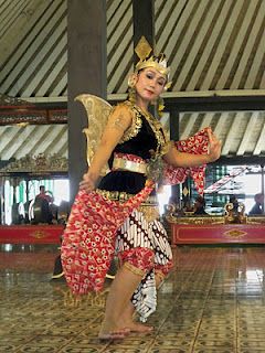 Tari Beksan Srikandi Suradewati