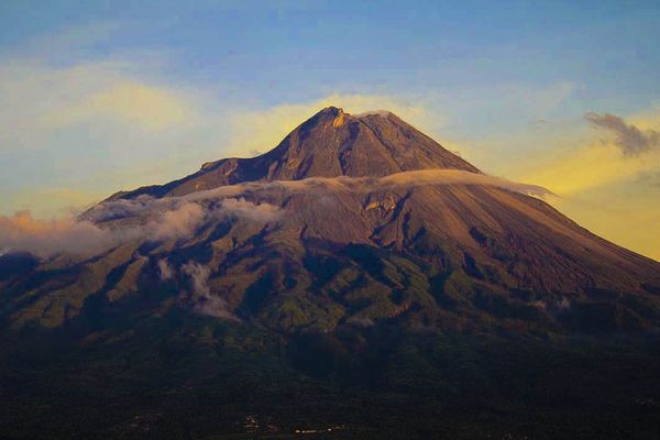 Pemandangan Gunung Merapi Pemandangan Gunung Merapi