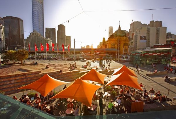 Federation Square (Sumber: Tourism Victoria Australia)