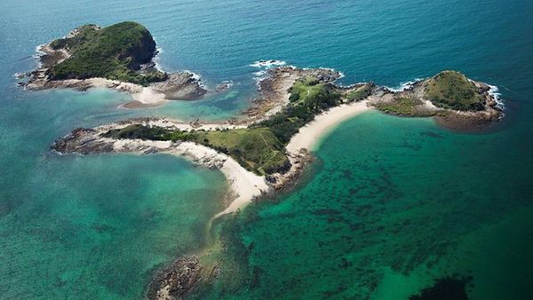 [imagetag]  Pulau XXXX di selatan Great Barrier Reef (news.com.au)