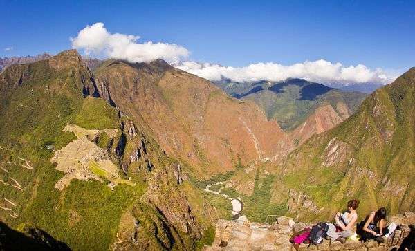 Huayna Picchu (sumber: travel.nationalgeographic.com)