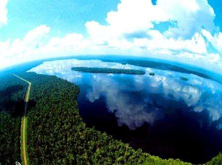 kacantikan Danau Zamrud (sumber: tn-zamrud.blogspot.com)