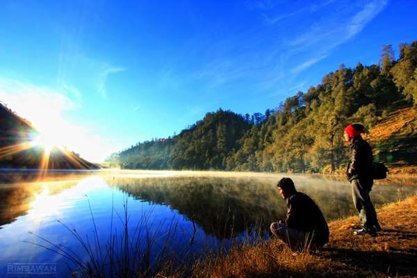 Sunrise yang sempurna di Ranu Kumbolo (Ardi Rimbawan /dtraveler)