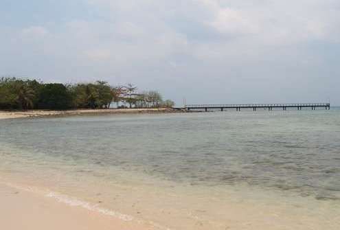 Pantai Tanjung Lesung (ikes/dtraveler)