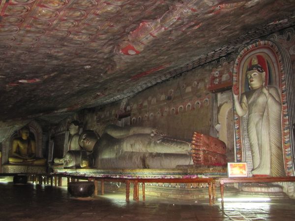 Patung Buddha Tidur di Gua Dambulla (Foto: Fitraya/detikTravel)