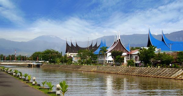 Pemandangan sungai di Kota Padang