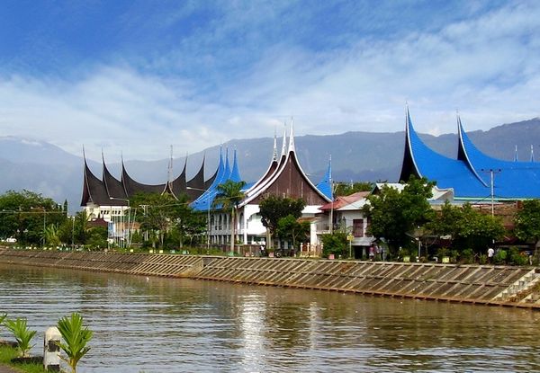 Pemandangan sungai di Kota Padang