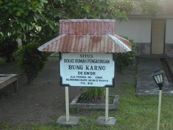 Plang depan rumah (dok. Putri/detikTravel)