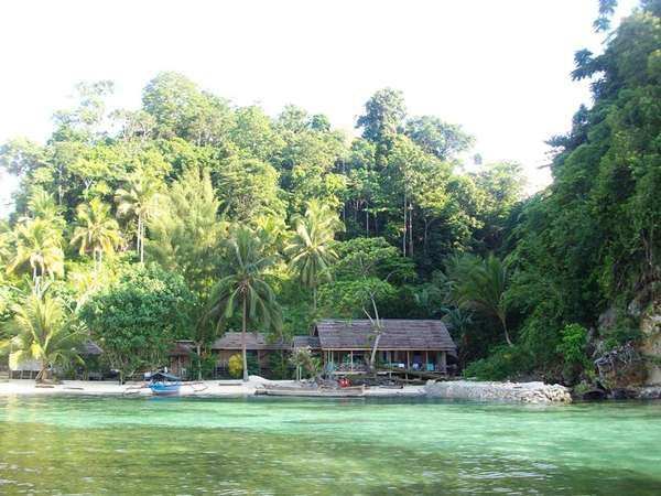 Penginapan di Pulau Kadidiri (Farchan Noor Rachman - ACI) Penginapan pulau kadidiri (farchan noor rachman aci)