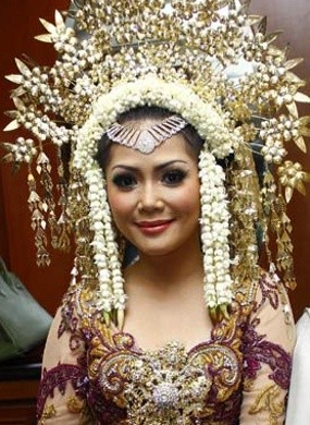 Iis Dahlia: Bukan Kristina yang Menikah Iis Dahlia: Bukan Kristina yang Menikah