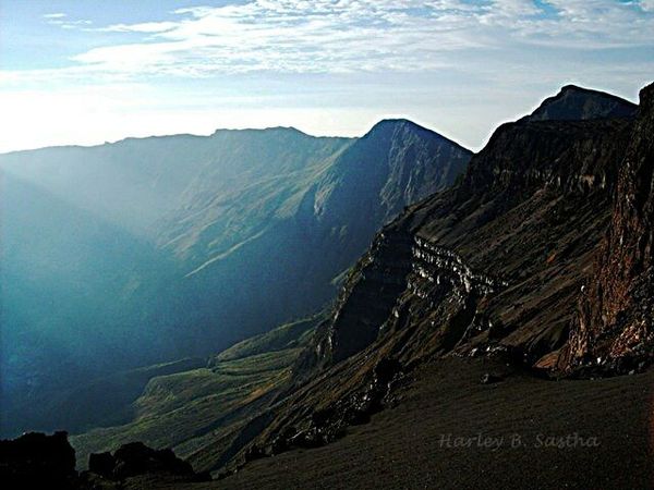 Kaldera Puncak Gunung Tambora