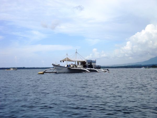 Kapal di tengah Laut Gili Trawangan (dok. Putri/detikTravel)