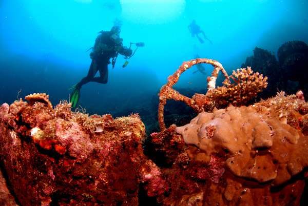 [imagetag] Reruntuhan kapal di bawah perairan Morotai (javabackpacker.blogspot.com)