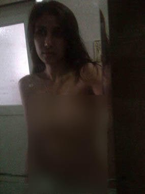 Dewi Cinta Kapok Simpan Foto Pribadi di HP Dewi Cinta Kapok Simpan Foto Pribadi di HP